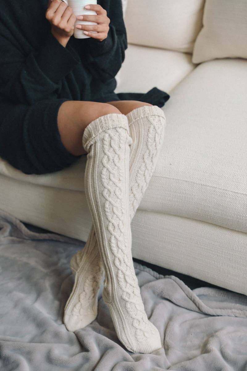 Leto Accessories - Cable Knit Socks: Burgundy