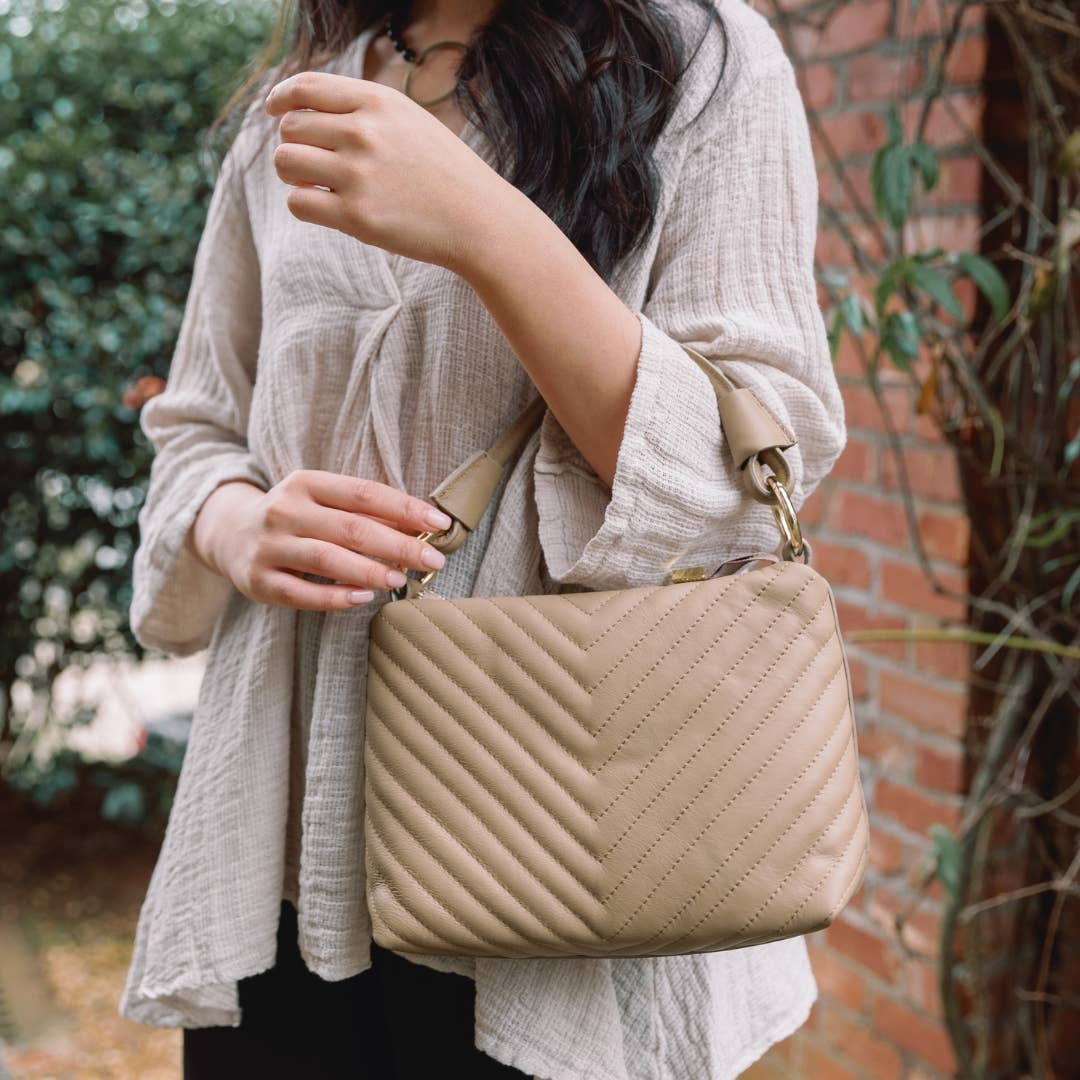 Cobblestone Living ( Bianca Quilted Leather Top-Handle Bag: Black)