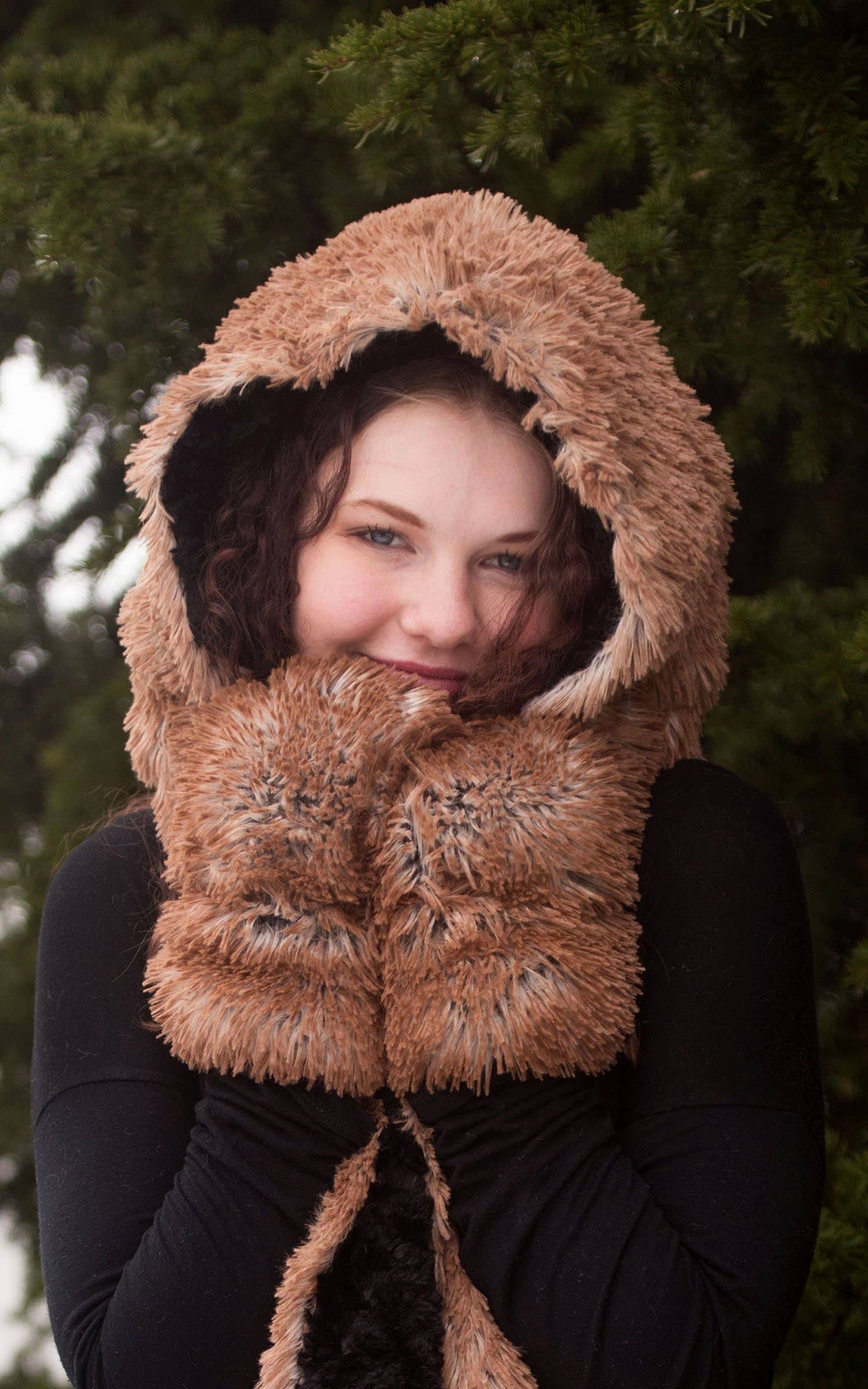 Mittens: Faux Fur 100% Polyester / Mittens / Carpathian Lynx