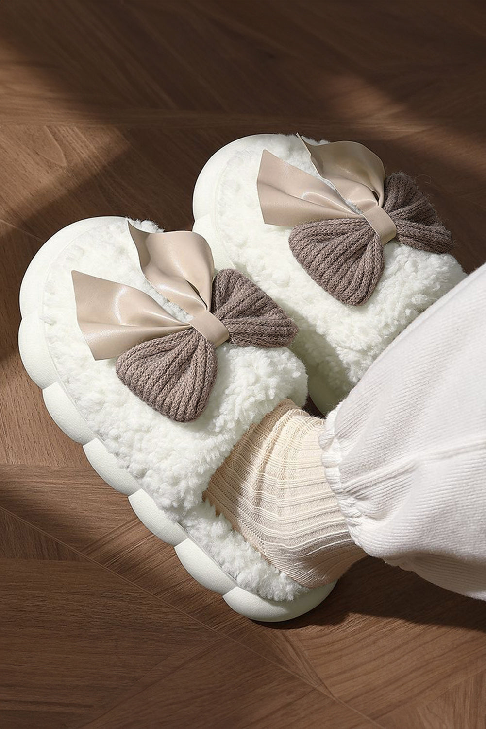 Pink Contrast Bowknot Applique Plush Winter Slippers